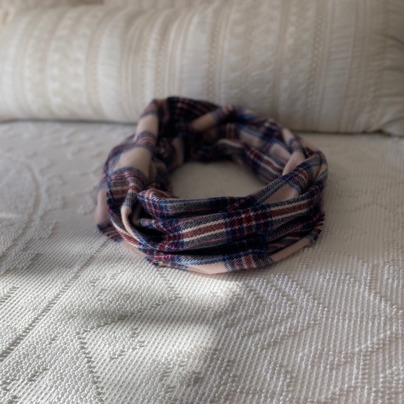 H & M Infinity Scarf - Picture 13 of 16
